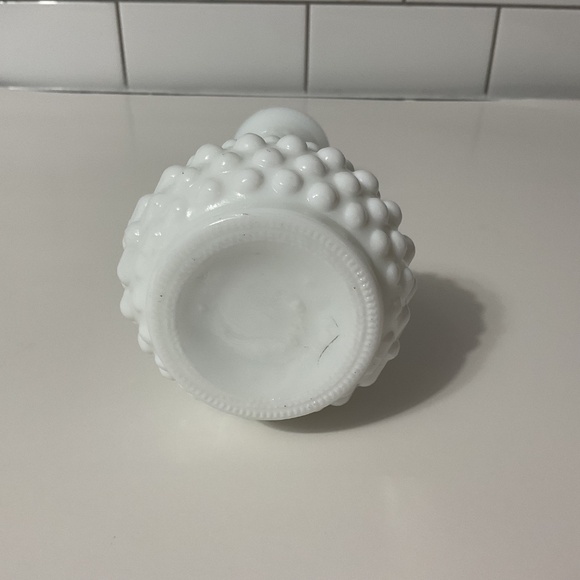 VTG White Milk Glass Hobnail Bud Vase 1960's - Picture 5 of 5
